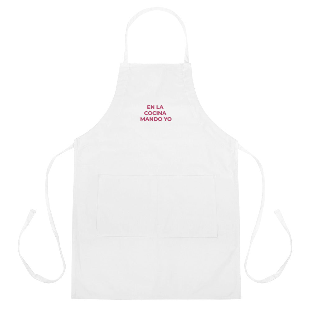 En La Cocina Mando Yo Embroidered Apron